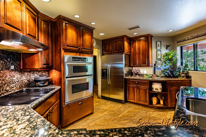 Large Kitchen - Custom Cabinets - granite