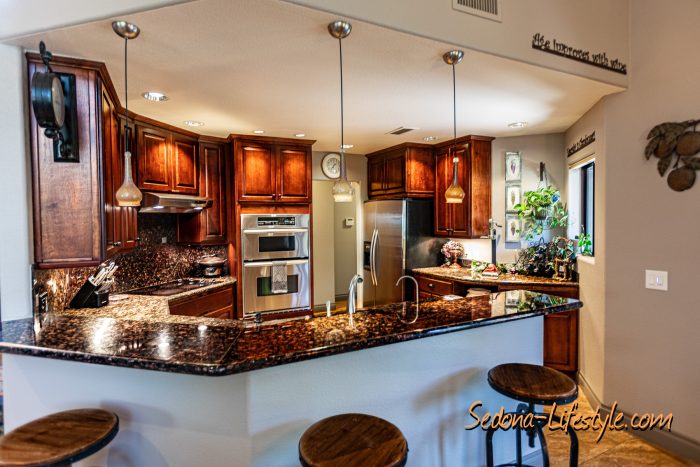 Large Kitchen - Custom Cabinets - granite