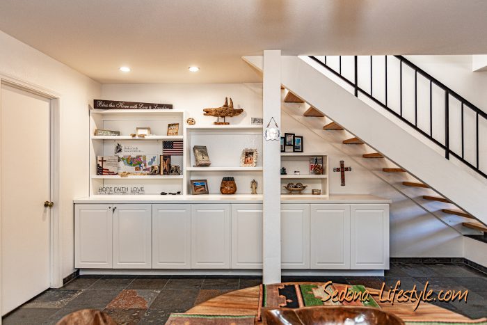 For Sale - 155 S Canyon Diablo #6, Village of Oak Creek - Call Sheri Sperry Coldwell Banker Realty at 928.274.7355 for more info. Great Room
