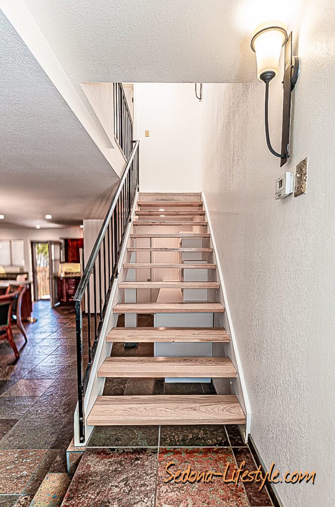 For Sale - 155 S Canyon Diablo #6, Village of Oak Creek - Call Sheri Sperry Coldwell Banker Realty at 928.274.7355 for more info. Great Room