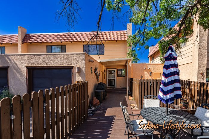 For Sale - 155 S Canyon Diablo #6, Village of Oak Creek - Call Sheri Sperry Coldwell Banker Realty at 928.274.7355 for more info. Great Room