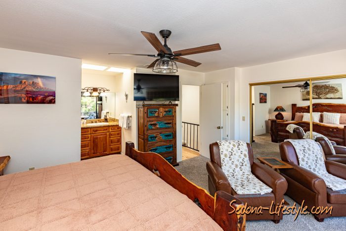 For Sale - 155 S Canyon Diablo #6, Village of Oak Creek - Call Sheri Sperry Coldwell Banker Realty at 928.274.7355 for more info. Great Room