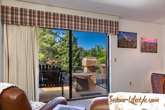 For Sale - 155 S Canyon Diablo #6, Village of Oak Creek - Call Sheri Sperry Coldwell Banker Realty at 928.274.7355 for more info. Great Room