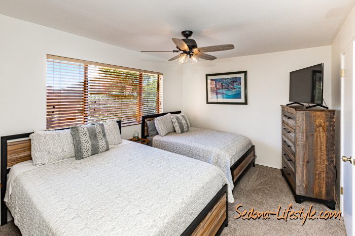 For Sale - 155 S Canyon Diablo #6, Village of Oak Creek - Call Sheri Sperry Coldwell Banker Realty at 928.274.7355 for more info. Great Room