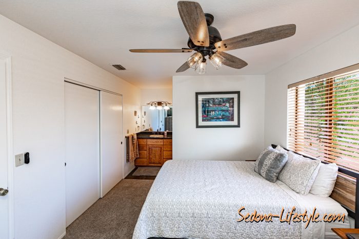 For Sale - 155 S Canyon Diablo #6, Village of Oak Creek - Call Sheri Sperry Coldwell Banker Realty at 928.274.7355 for more info. Great Room