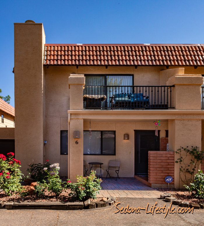 For Sale - 155 S Canyon Diablo #6, Village of Oak Creek - Call Sheri Sperry Coldwell Banker Realty at 928.274.7355 for more info. Great Room