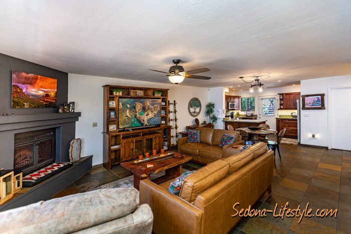 For Sale - 155 S Canyon Diablo #6, Village of Oak Creek - Call Sheri Sperry Coldwell Banker Realty at 928.274.7355 for more info. Great Room