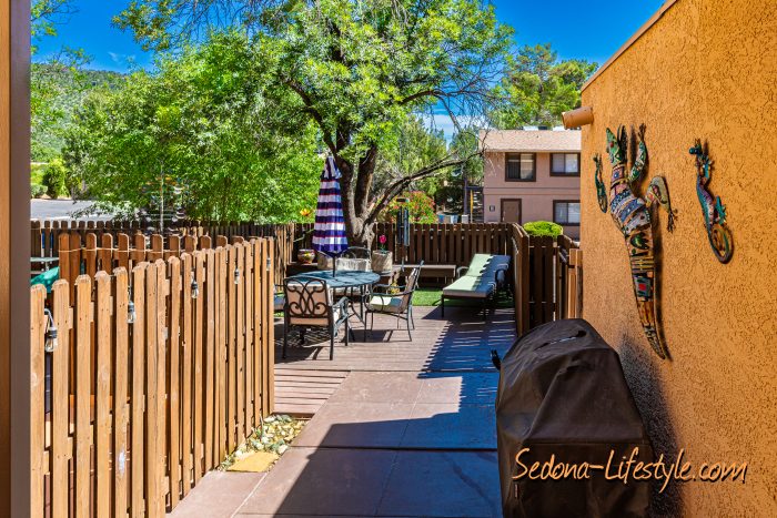 For Sale - 155 S Canyon Diablo #6, Village of Oak Creek - Call Sheri Sperry Coldwell Banker Realty at 928.274.7355 for more info. Great Room